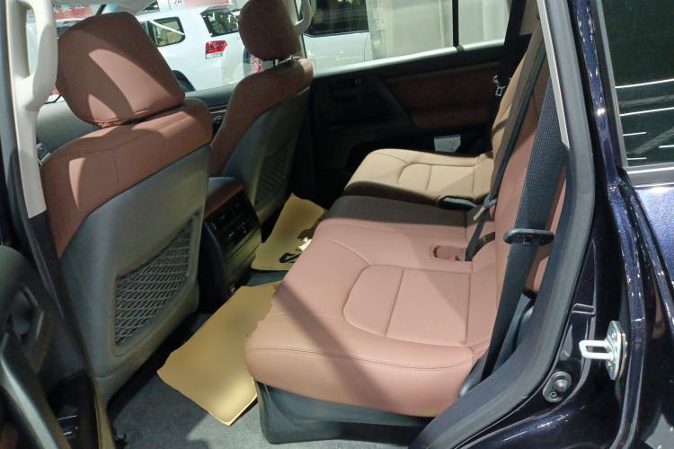 Used Toyota Land Cruiser 2017 4.0L GX 7-Seater U.S.-Spec Version
