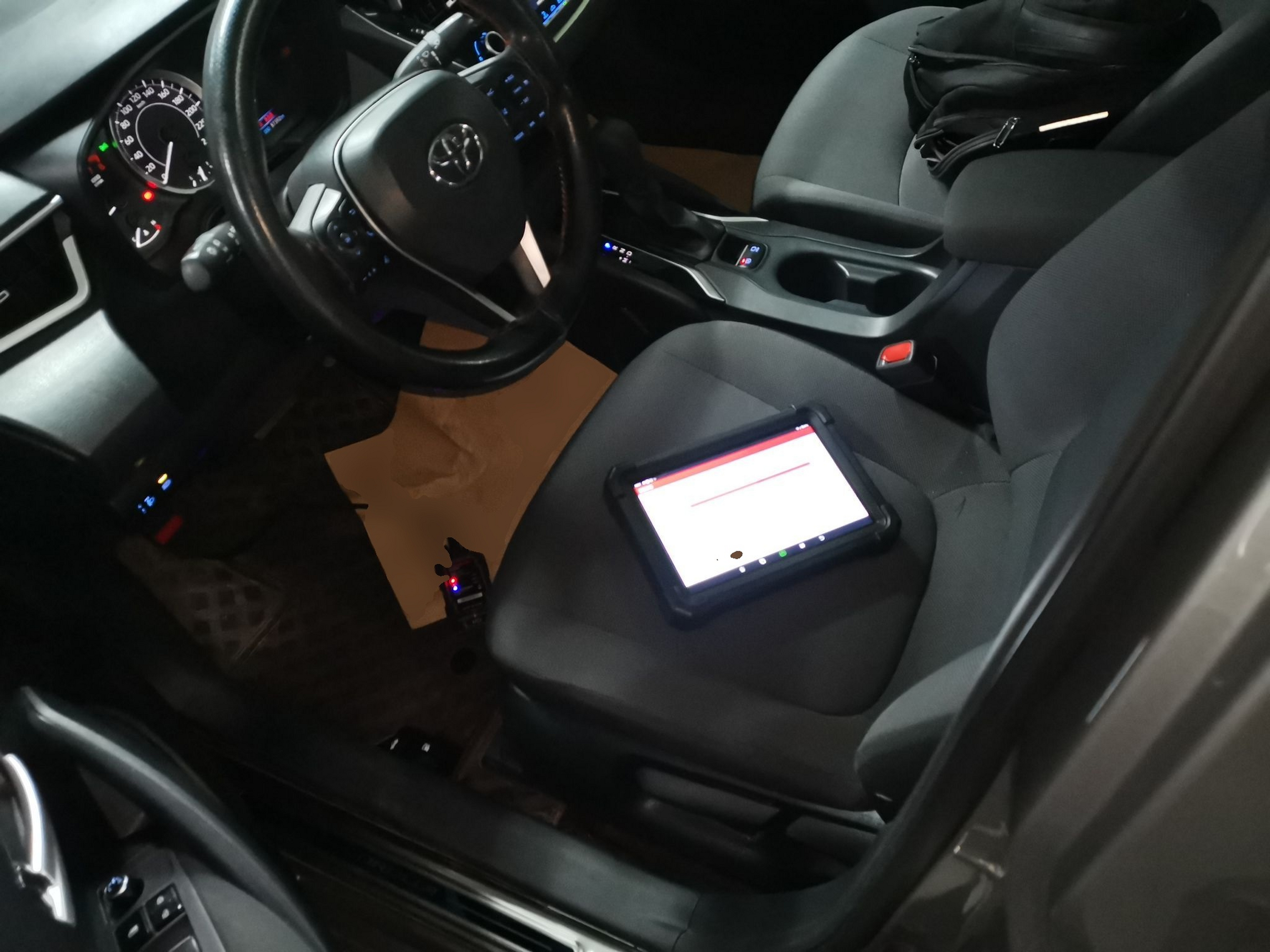 المقاعد الأمامية داخل السيارة