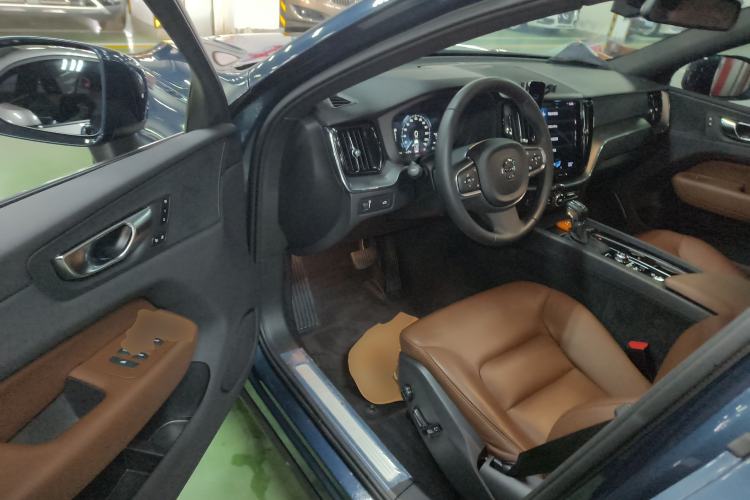 Used Volvo XC60 2021 T5 4x4 Smart Luxury Edition