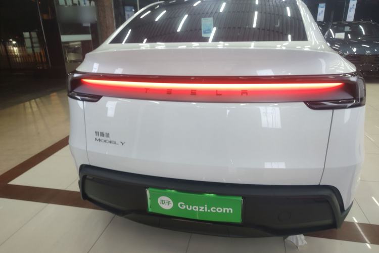 Used Tesla Model Y 2025 Rear-Wheel-Drive Version
