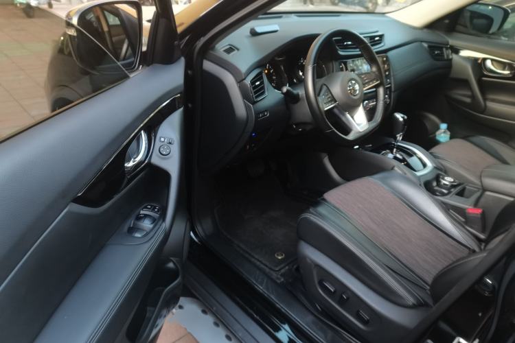 Used Nissan X-Trail 2023 Classic 2.0L Two-Wheel Drive Smart Connect Premium Edition
