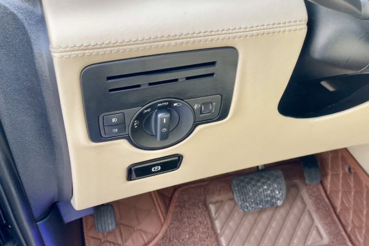 Used Mercedes-Benz Vito 2018 2.0T Elite Version 7 Seats China VI Emission Standard
