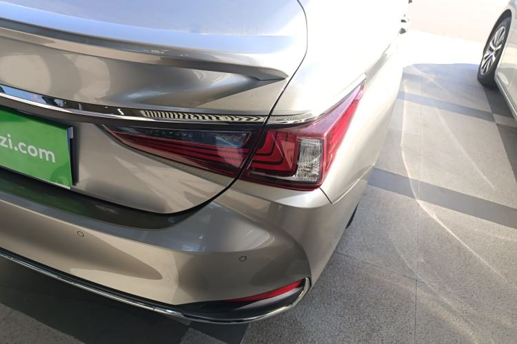 Used Lexus ES 2020 300h Premier Edition
