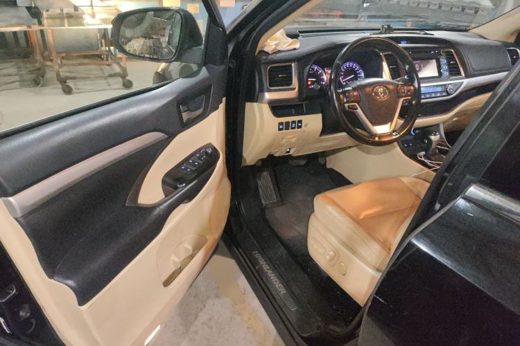 Used Toyota Highlander 2018 2.0T Two-Wheel Drive Luxury Edition 7 Seats China VI Standard
