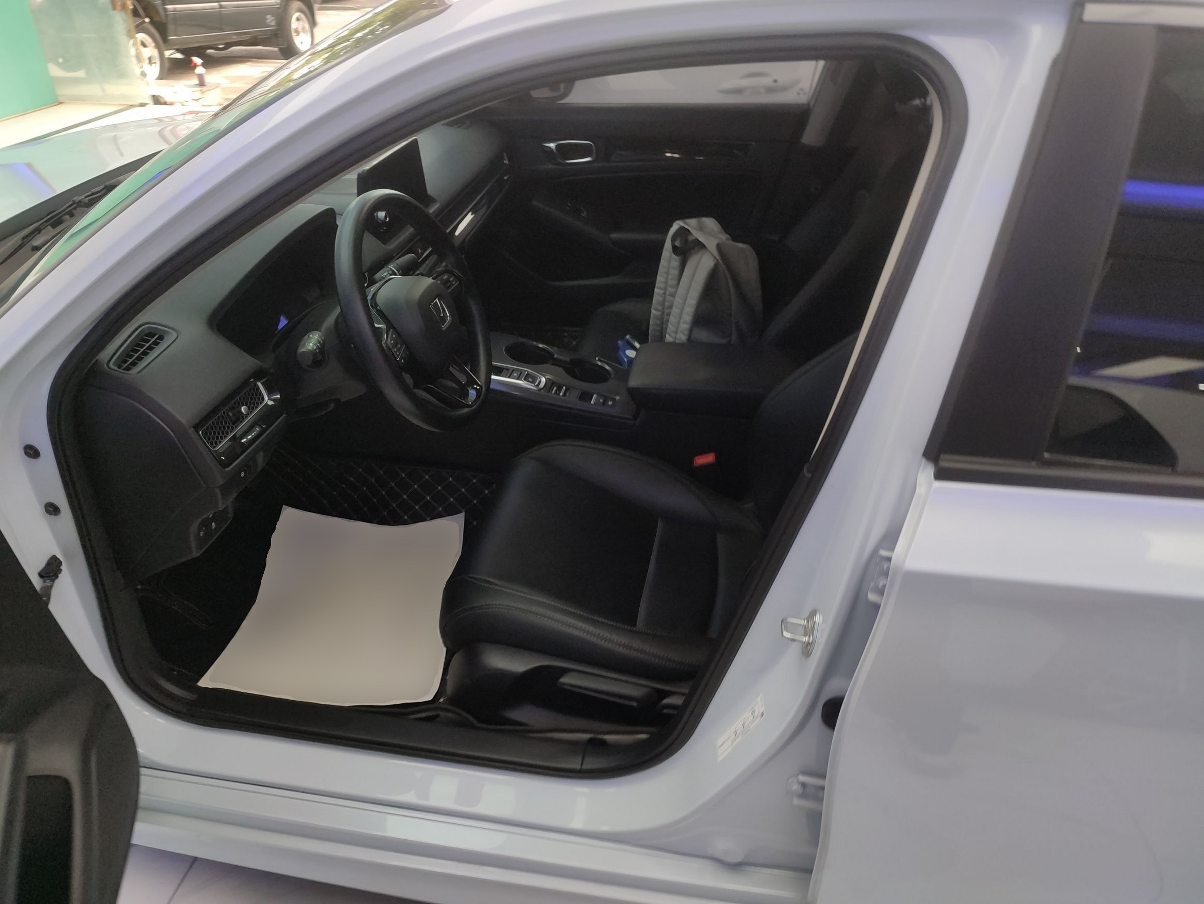 Переднее сиденье в автомобиле