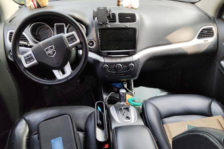 Used Dodge Journey 2013 2.4L Two-Wheel Drive Luxury Version
