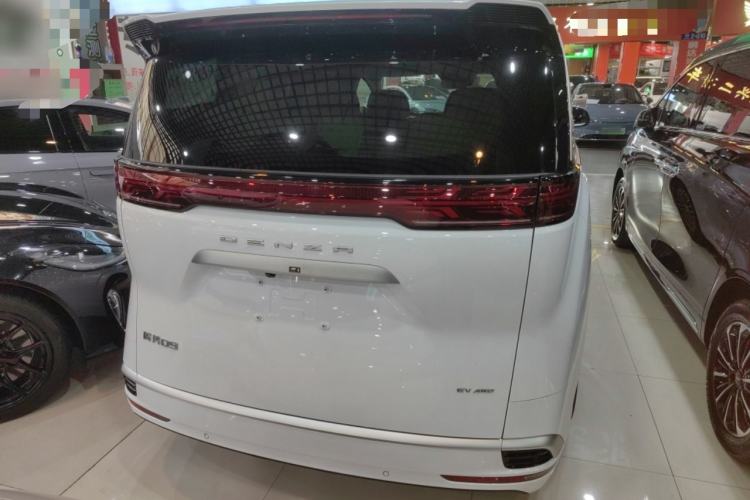 Used Denza D9 2024 EV 600 Four-Wheel-Drive Flagship Model
