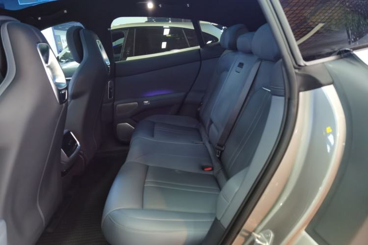 Used  YU7 2025 Ultra-Long Range High-Performance All-Wheel-Drive Max Edition
