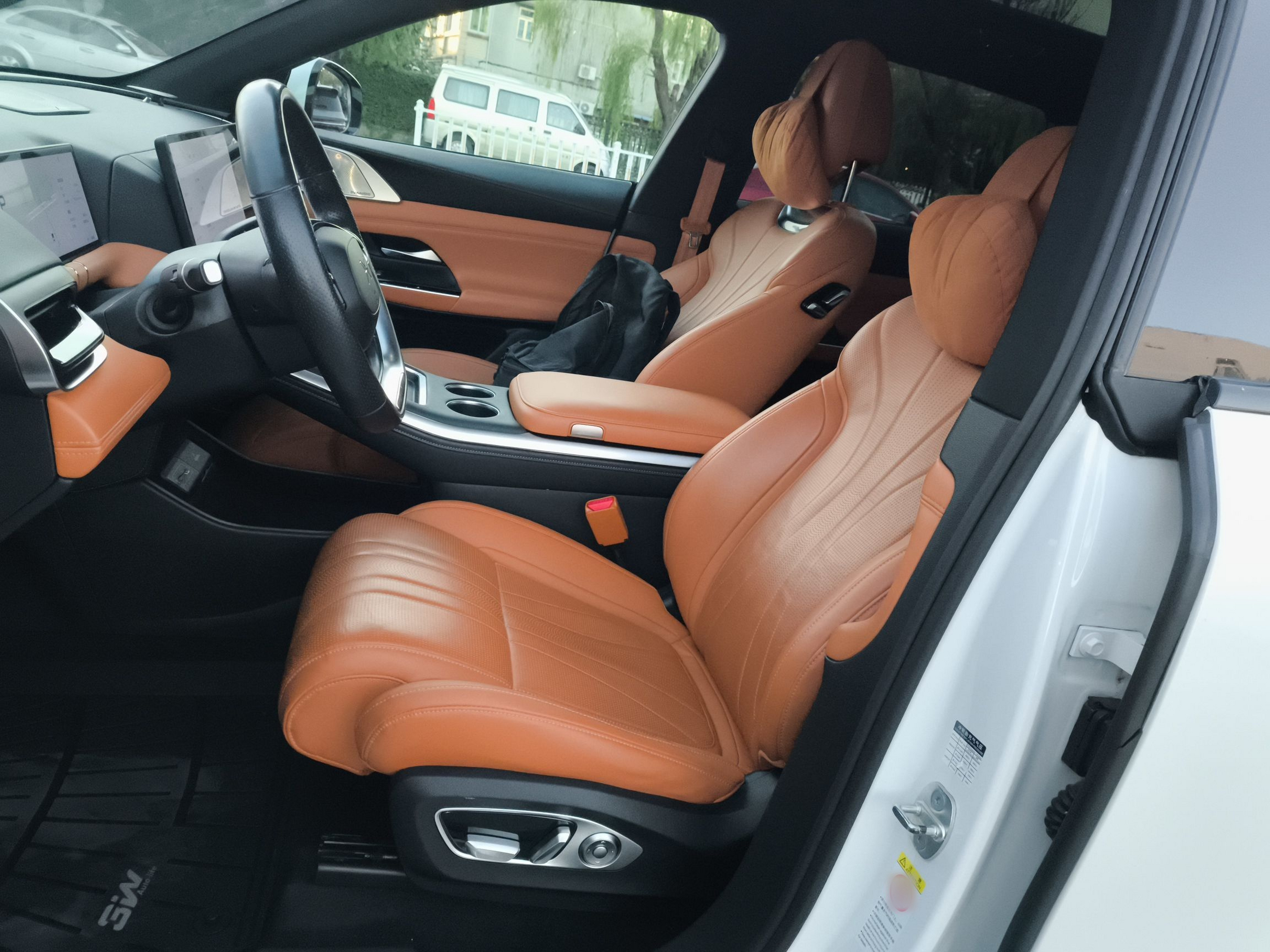 Переднее сиденье в автомобиле