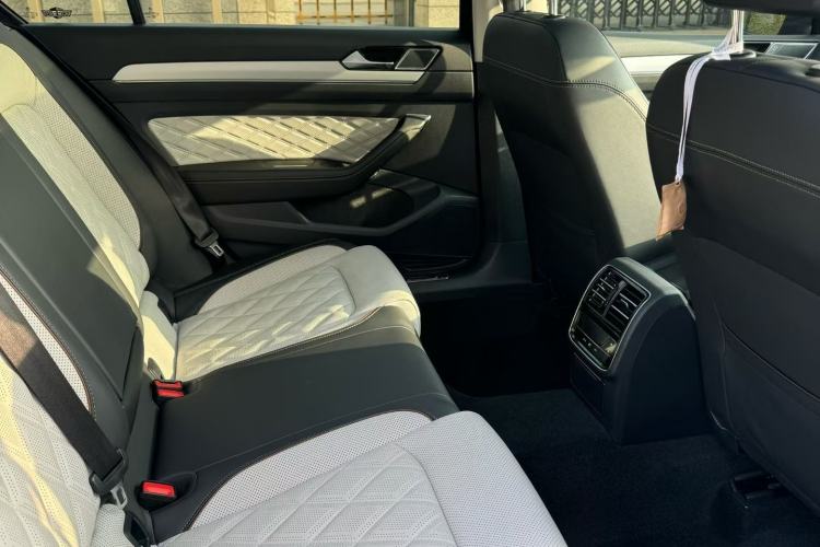 Used Volkswagen Magotan 2023 2 Million Units Commemorative Edition 330TSI DSG Luxury Version