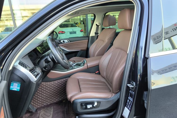 Used BMW X5 2021 xDrive40i Luxury Model with M Sport Package
