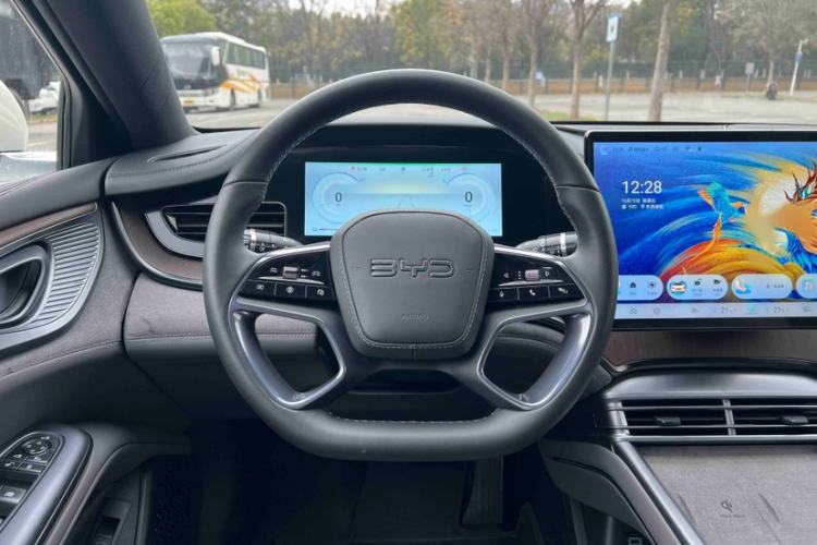 Used BYD Seal 2023 DM-i 1.5L 121km Prestige Model