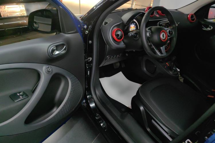 Used  forfour 2016 1.0L 52 kW Passion Edition
