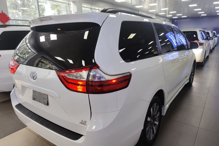 Used Toyota Sienna 2018 3.5L Four-Wheel Drive LE Trim 7 Seats U.S. Specification

