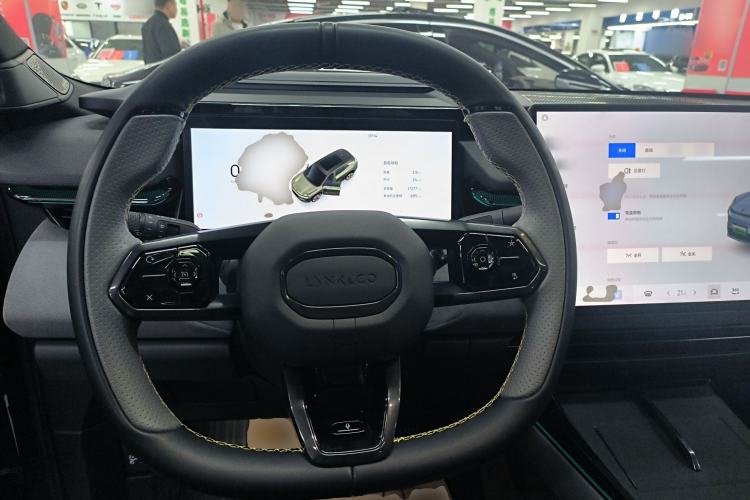 Used Lynk & Co 08 EM-P 2025 220 km All-Wheel-Drive Performance Halo
