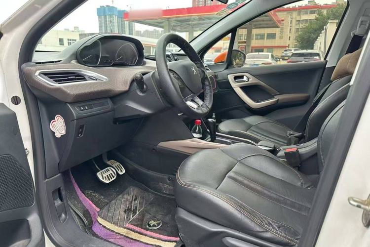 Used Peugeot 2008 2015 1.6THP Roland Garros Edition
