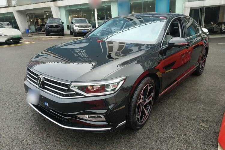 Used Volkswagen Magotan 2025 Zhongxiang Version 330TSI DSG Luxury Edition
