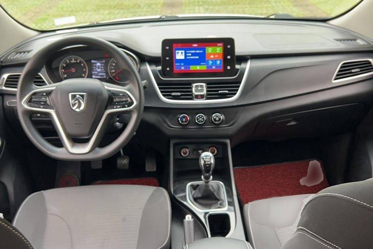 Used Baojun 730 2019 1.5L Manual Fashion Model 7-seater National V
