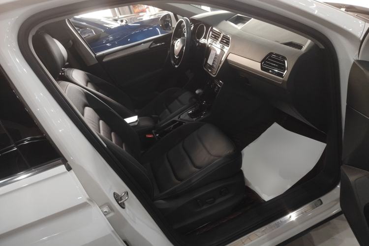 Used Volkswagen Tiguan L 2019 Revised 330TSI Automatic Two-Wheel Drive Smart & Luxury Edition China VI Standard
