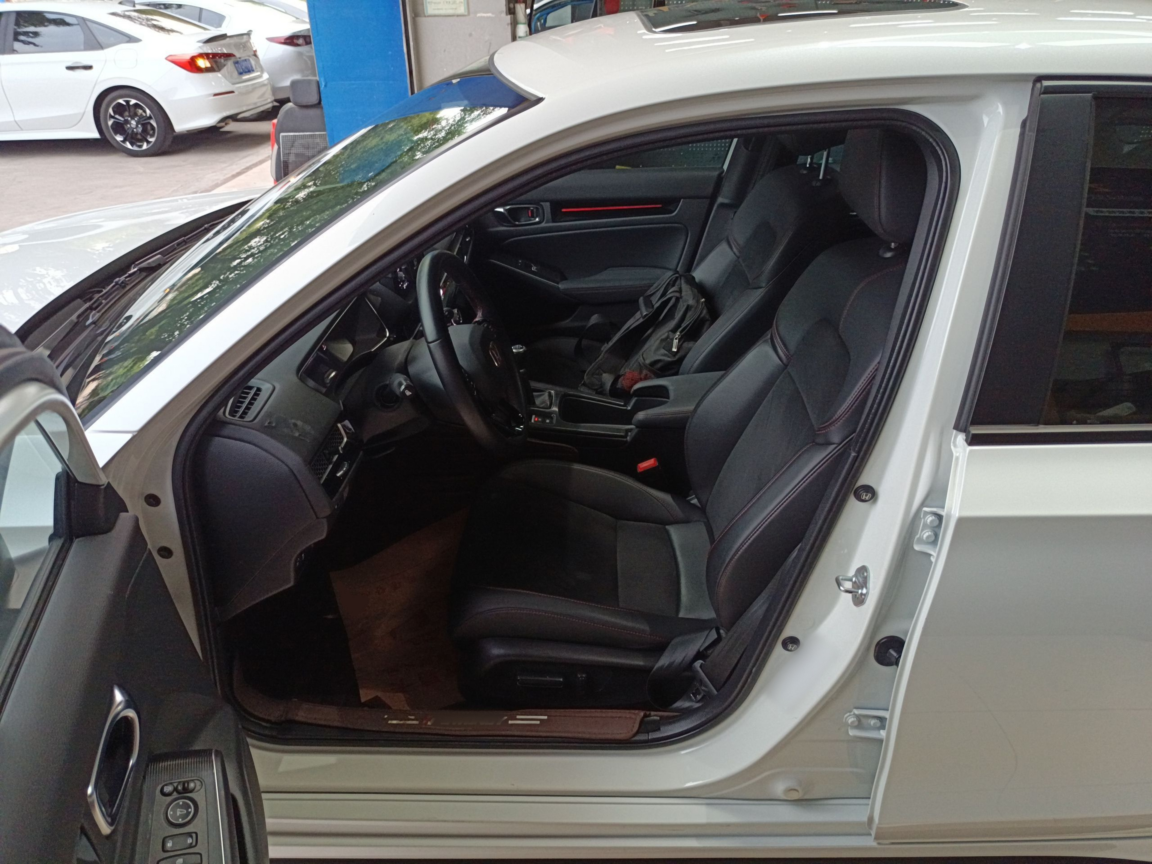 Переднее сиденье в автомобиле