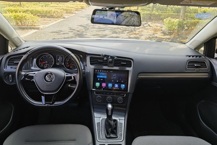 Used Volkswagen Golf 2017 1.6L Automatic Comfort Million-Vehicle Anniversary Edition
