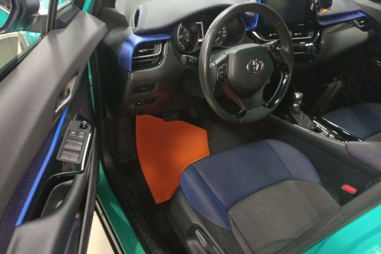 Used Toyota C-HR 2018 2.0L Luxury Sunroof Version China VI Standard
