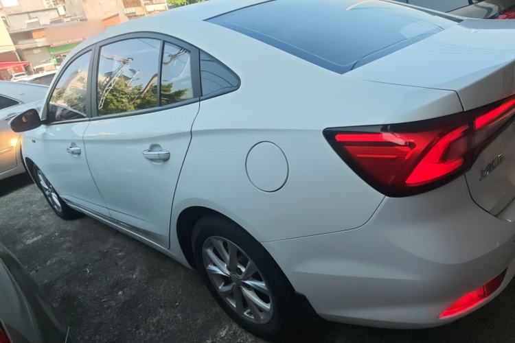 Used Roewe i5 2020 1.5L Manual 4G Connect Luxury Edition
