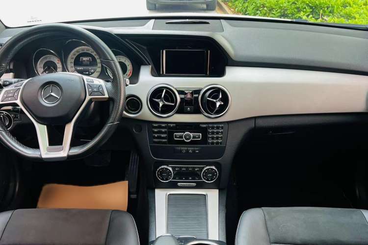 Used Mercedes-Benz GLK-Class 2015 GLK 260 4MATIC Dynamic Edition Ultimate Version
