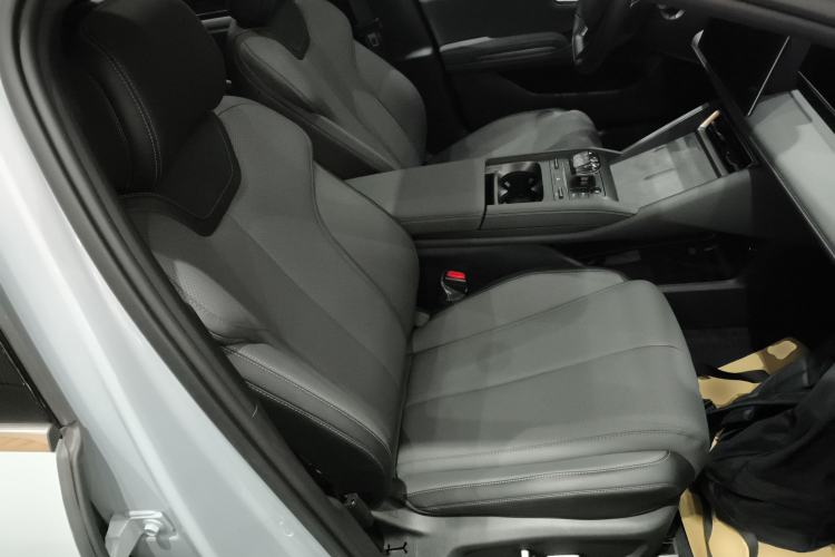 Used BYD Qin L 2025 DM-i Smart Drive 120KM Superior Model
