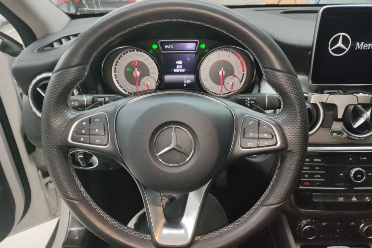 Used Mercedes-Benz GLA 2016 GLA 200 Fashion Model