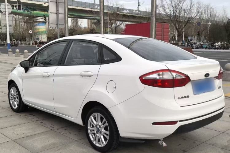 Used Ford Fiesta 2013 Sedan 1.5L Manual Fashion Edition
