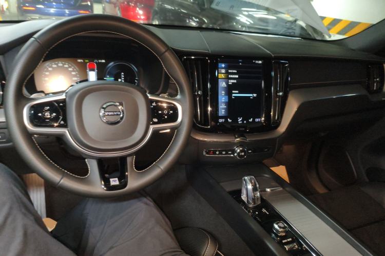 Used Volvo XC60 New Energy 2019 T8 E-Drive Hybrid Intelligent Luxury Sport Edition China V Standard
