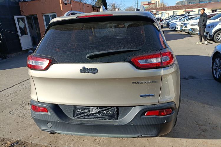 Used  Cherokee 2016 2.0L Leading Edition