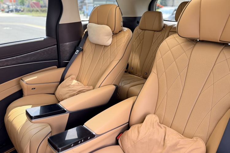 Used Denza D9 2024 DM-i 970 Luxury Model