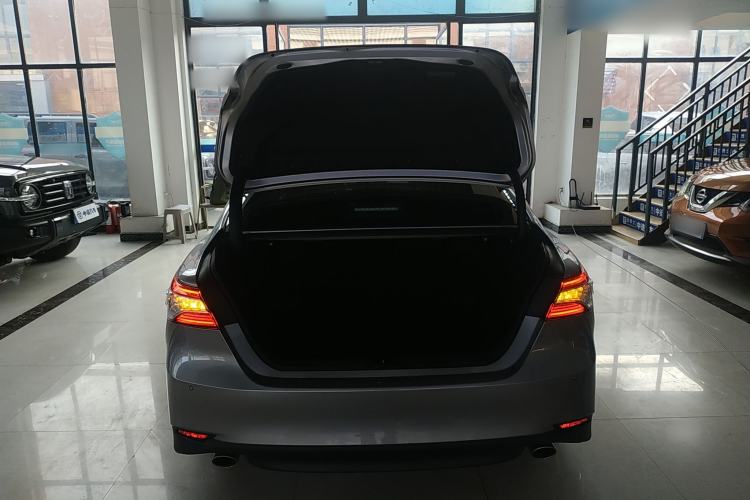 Used Toyota Camry 2021 2.0G Luxury Edition
