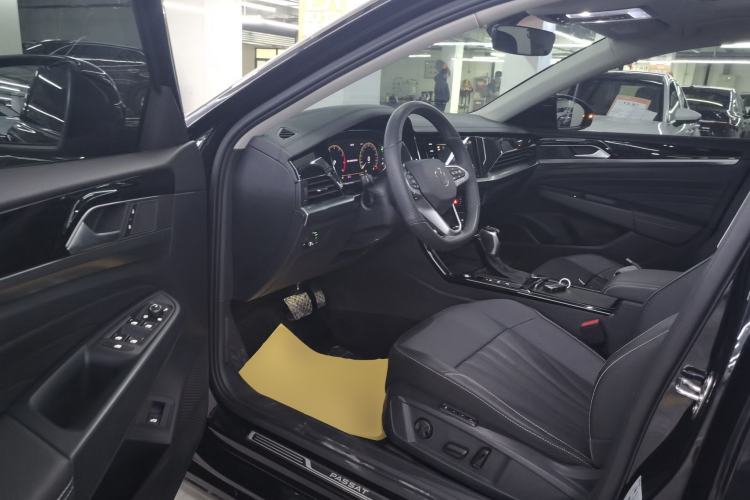 Used Volkswagen Passat 2025 Outstanding Model 330TSI Elite Edition
