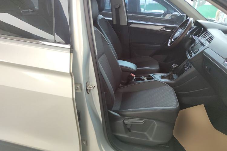 Used Volkswagen Tiguan L 2018 Revised Version 330TSI Automatic Two-Wheel Drive Trendy Edition
