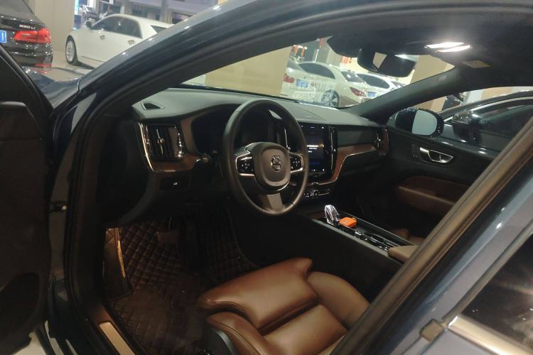 Used Volvo XC60 2024 B5 4x4 Smart Luxury Edition
