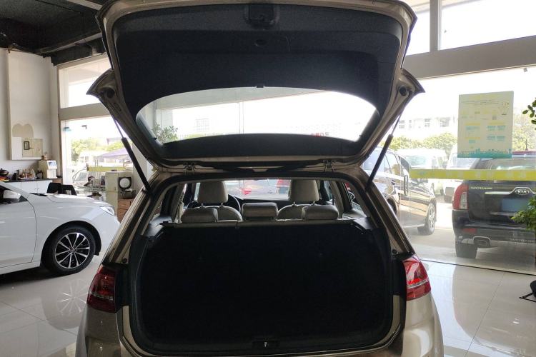 Used Volkswagen Golf 2015 1.4TSI Automatic Luxury Model
