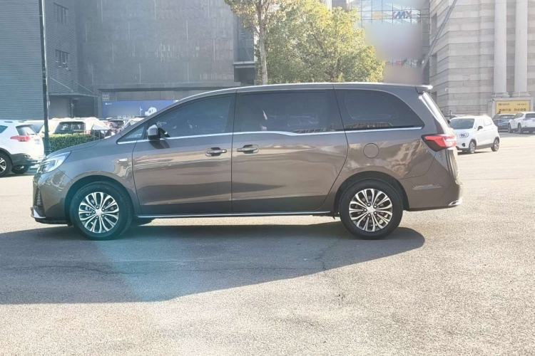 Used Buick GL8 2023 Land Executive Class Comfort Model