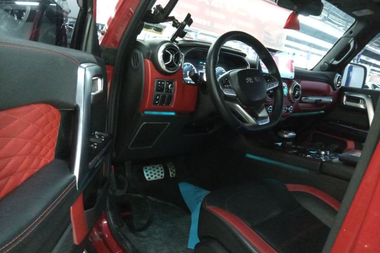 Used  BJ40 2020 2.0T Automatic Four-Wheel Drive Urban Hunter Edition Chivalrous Type
