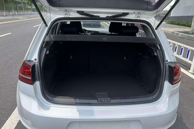 Used Volkswagen Golf 2017 230TSI Automatic Comfort Edition – Celebrating Milestone of One Million Units
