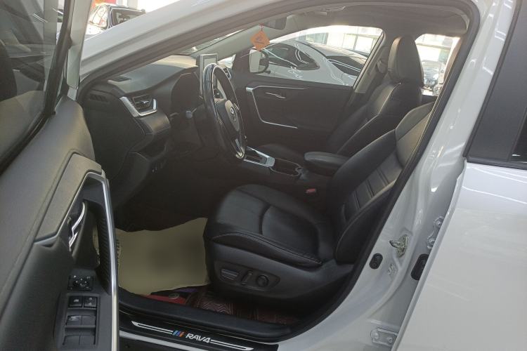 Used Toyota RAV4 2021 2.0L CVT Two-Wheel Drive Fashion PLUS Edition
