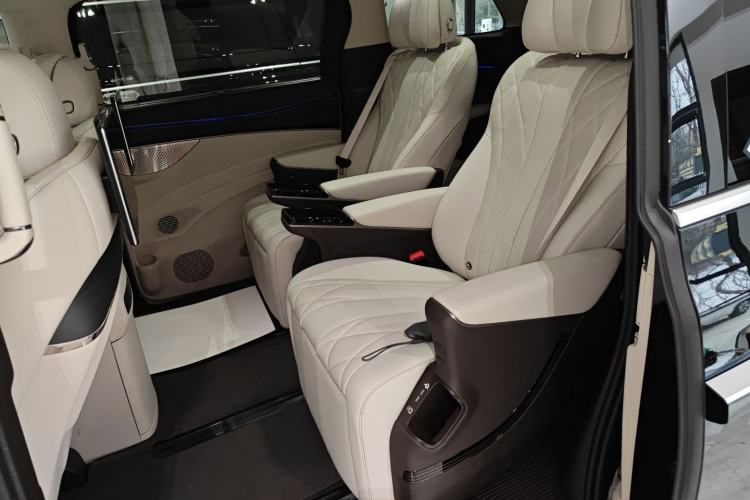 Used Denza D9 2025 DM-i Intelligent Drive 1020 Four-Wheel Drive Flagship Model