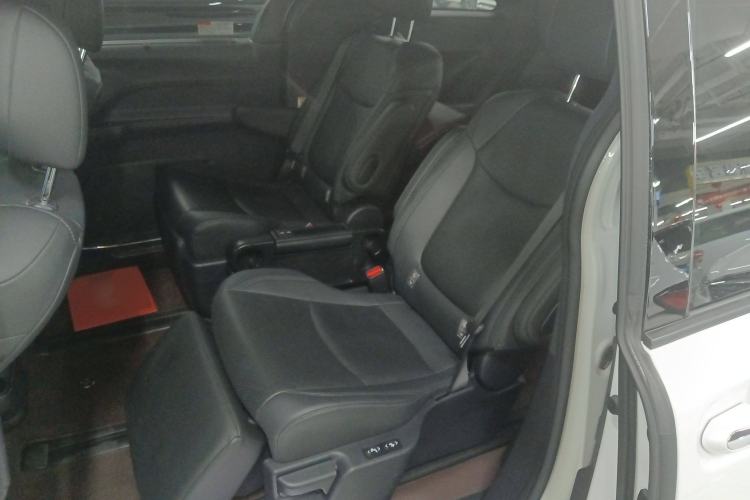 Used Toyota Sienna 2023 2.5L Hybrid Deluxe Edition
