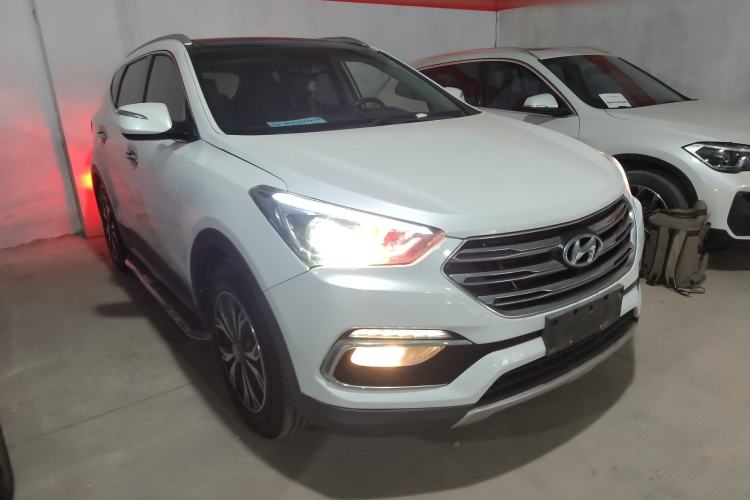 Used Hyundai Santa Fe 2017 2.0T Automatic Two-Wheel Drive Smart Version 7 Seats
