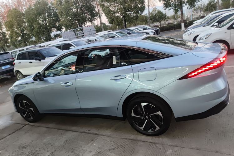 Used  L6 2025 EM-i 140km Starship Edition
