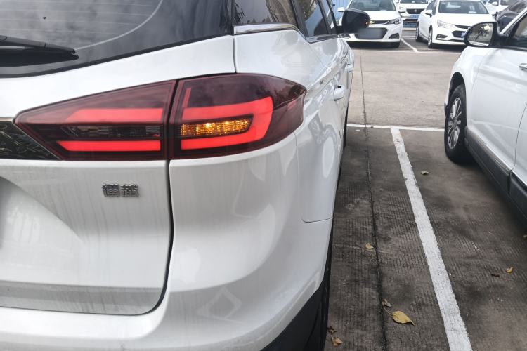 Used Geely Auto Emgrand X7 Sport 2020 1.8TD DCT Two-Wheel Drive Smart Connect 4G-Enabled Version