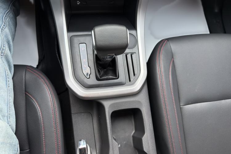 Used SAIC MAXUS T60 2017 2.0T Gasoline Automatic Two-Wheel Drive High-Ride Elite Standard Cabin
