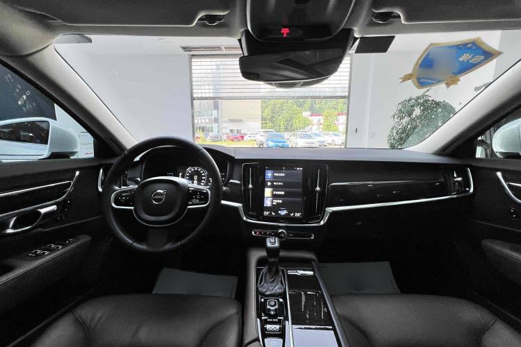 Used Volvo S90 2018 T4 Zhiyuan Edition
